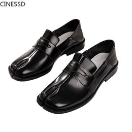 Jurk Schoenen Vrouwen Split Teen Tabi Echte Koe Lederen Loafers Britse Stijl Luxe Merk Echt Leer Ninja Pompen 3 cm Hak Vrouw Heren Schoenen 230703