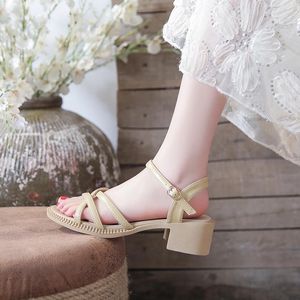 Zapatos de vestir Mujeres Moda de verano 2024 Cabeza redonda Sandalias de cinturón estrecho Mujer Tacones gruesos Color sólido Casual Simple