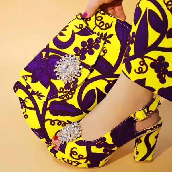 Robe chaussures femmes jaunes avec cristal style africain violet imprimé motif de cire pompes match sac à main ensemble V242-1 talon 7cm