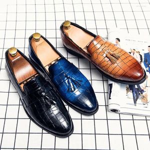 Dress Shoes Young Men's 2024 Fashion British Gentleman Casual Ademende formele Tassel Mocasin