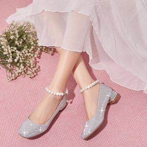 Robe chaussures YQBTDL Glitter Bling 2024 Femmes Pompes String Perle Ceinture Sangle Bloc Talon Bas Petite Princesse Catwalk Show Été