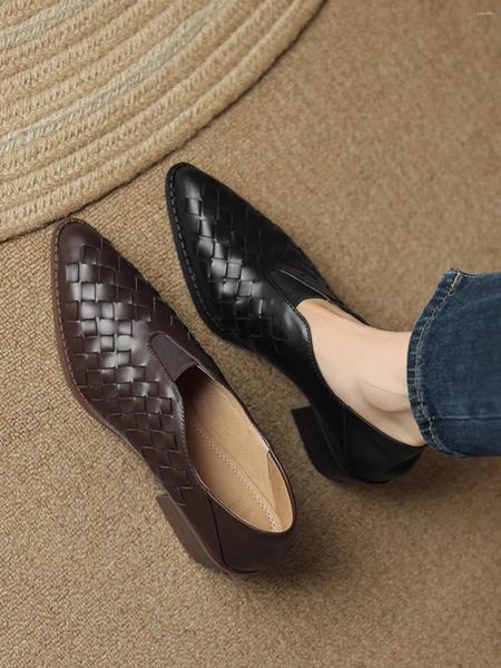 Chaussures habillées Zapatos Mujer 2024 Tendencia printemps / automne pour femmes simples de haute qualité tissage en cuir à bout pointu