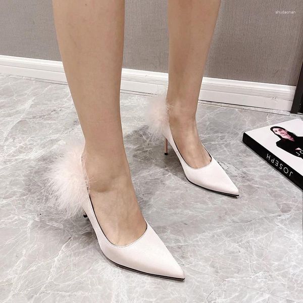 Zapatos de vestir Zookerlin 2024 Bola de plumas puntiagudas Negro Blanco Bombas de mujer Seda Color Sólido Moda Simple Elegante