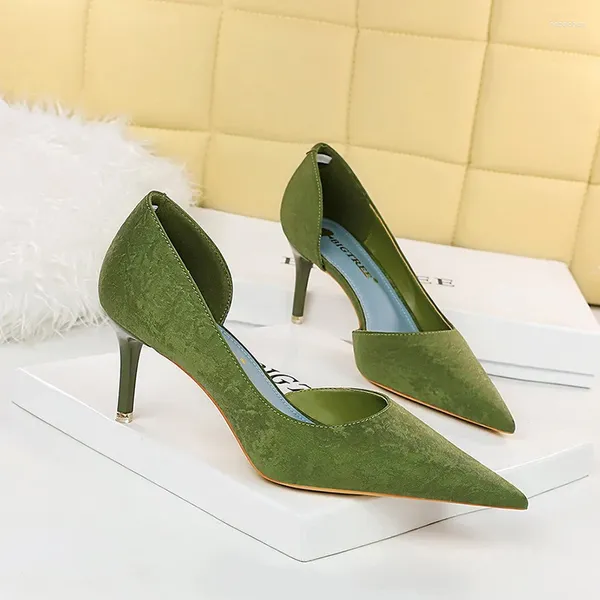 Zapatos de vestir Zookerlin Diseñadores Calidad Bombas de mujer Tacones finos puntiagudos Zapato Niza Boda de cuero para mujeres Stiletto de gamuza