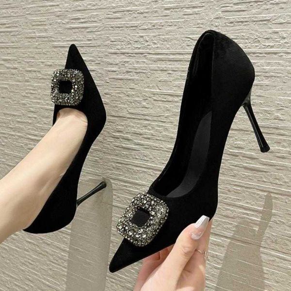 Robe chaussures printemps nouveaux talons hauts femmes mince anti-dérapant noir tête pointue polyvalente lumière de luxe style célébrité professionnel chaussures simples