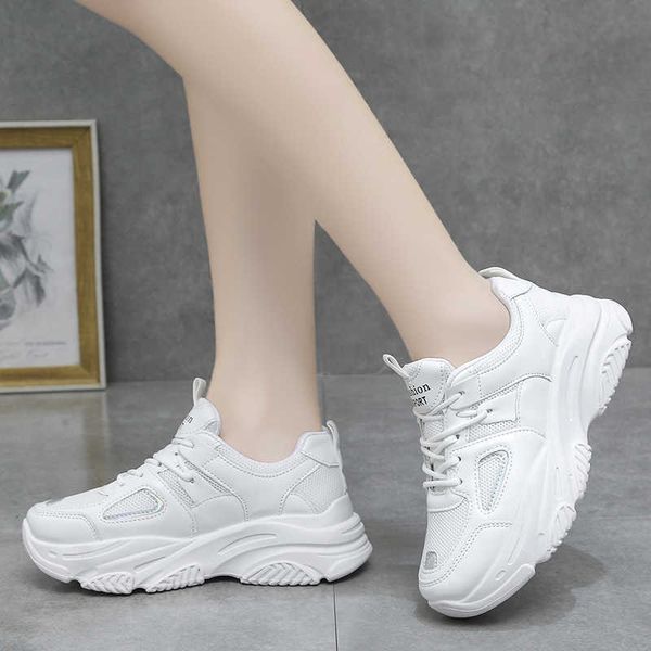 Robe baskets femmes étudiants 2021 printemps automne nouvelles femmes mode coréenne course blanc chaussure respirant maille chaussures 0928