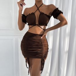 Vestido de verano Sexy sólido conjuntos de dos piezas para mujeres Halter fruncido con hombros descubiertos Top corto faldas con cordón 2022 nuevos artículos de gran oferta