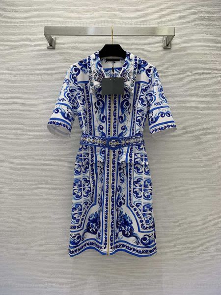 Vestido de verano Vestido de mujer Vestidos de diseñador para ropa de mujer Estampado de porcelana azul y blanca Trabajo pesado con cuello de cuentas de diamantes Vestidos de manga corta con solapa