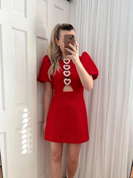 Robe femme élégante oneck rouge creux ou mini-robe mode bouffée bouffée à manches courtes robes corporelles 2023 robe de banquet de fête solide féminine