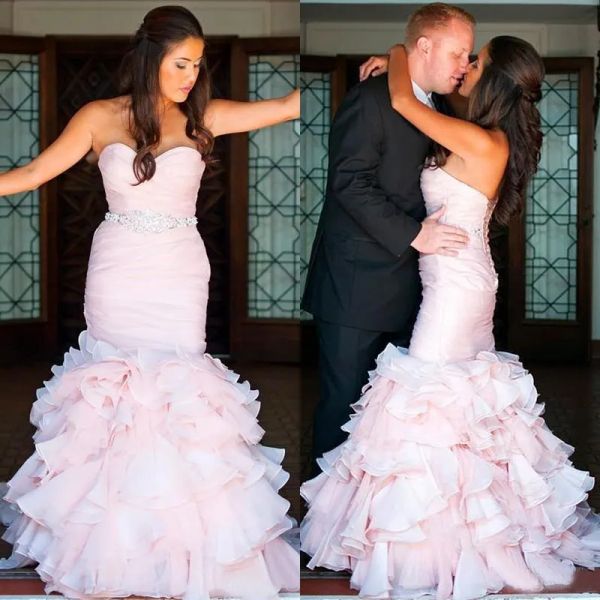 Robes 2016 Bush Pink Organza Robes de mariée sirène sexy Sweetheart Cascading Ruffles Boule à plusieurs coulettes Robes nuptiales