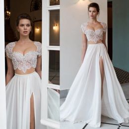 Jurken 2018 Riki Dalal Twee stukken strand trouwjurken Bead High Side Split Lace Applique Short Sheeves Bridal Ghowns Vintage Chiffon Wed