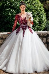 Jurken 2020 Nieuwe baljurk Wit en rode trouwjurken Lange mouwen Lange mouwen Princess Lace Tule Kleurrijke vintage bruidsjurken met kleur Custom