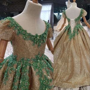 Robes 2021 Bling Gold Semed Lace Flower Firls Girls Robes pour les mariages paillettes Green Appliques Perles à manches courtes Corset Back Kids Naissance