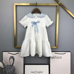 Robes 2023 Automne nouvelle robe de fille automne haut de gamme personnalisé pour montrer un tempérament élégant imprimé patchwork robe taille 100150cm A03