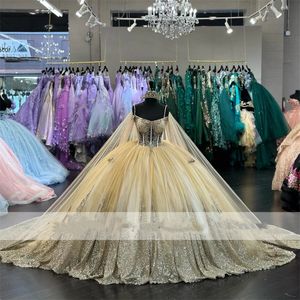 Jurken 2023 Quinceanera met Cape Appliques Sparkly Crystal Pearls Sweet 16 prom feestjurken Vestidos 322