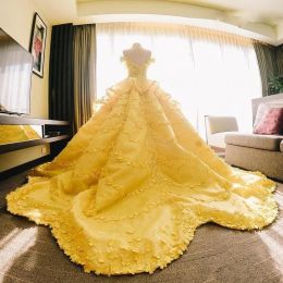 Robes incroyables robes de mariée robes de mariée jaunes sur l'épaule appliques en dentelle