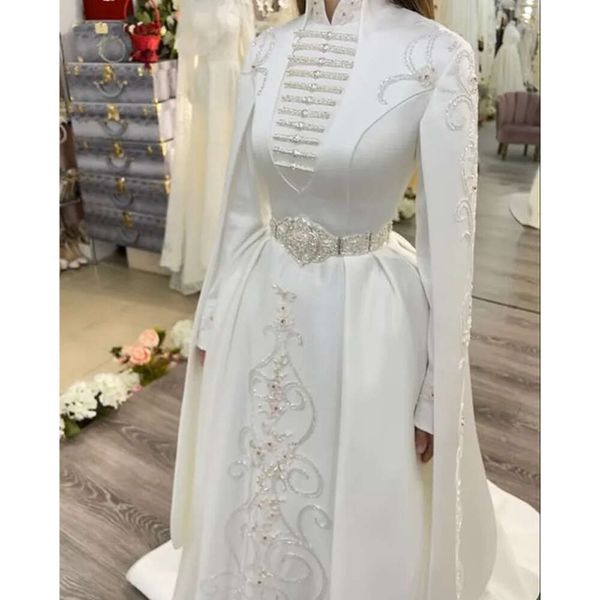 Robes Arabe Elegant Line Blanc Broidered A Wedding High Necy Long Manches Musulmanes simples Satin Bridal Bridal Cap Dubai Kaftan Bride Wear