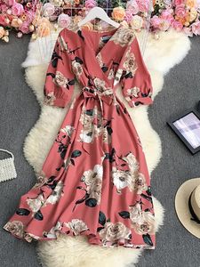 Vestidos de otoño para mujer, vestido con estampado Floral Vintage con cuello en V, manga abombada 3/4, Vestidos Aline de cintura alta, vestido Midi informal rojo/rosa/azul