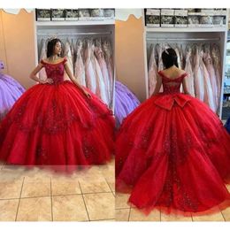 Jurken kralen Quinceanera Applique Pailletten kant rood van de schouder Tiered Sweep Train Custom Made Tule Sweet 15 16 Princess Pageant Ball Gown Vestidos