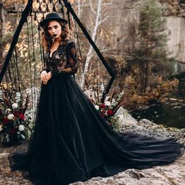 Jurken Black Gothic Long Sheeves Lace Applique TuLle Illusion Top geschulpte V Neck Country Bruiloft Bridal Jurk Vestido de Novia Estido