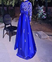 Robes bleues musulmanes soir élégant manches longues en satin long manche en ligne A-line robes de fête formelles appliques paillettes perlées longueur de plancher arabe dubaï femmes prompy