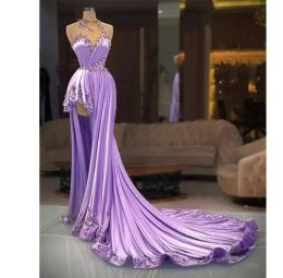 Robes charmantes Purple Prom robes une ligne licou coffre appliques en dentelle à haut balayage bas magnifique femmes formelles de soirée de soirée de soirée