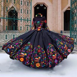 Vestidos bordados Charro Quinceanera México mangas largas Sweet 16 Fuera del hombro Satin Vintage Vestido especial OCN para mujeres Girls 2024