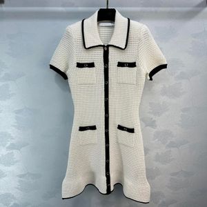 Jurken European Women's Mode Brand Laple Neck korte mouwen gebreide mini -jurk 240 858