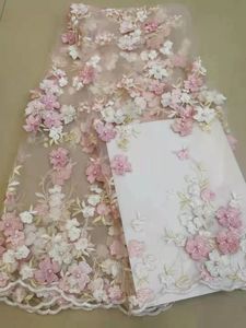 Robes exquises fleurs 3D broderie tulle français tissu en dentelle / avec perles tissu en dentelle africaine pour robes de soirée de mariage