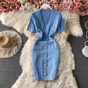 Robes pour femmes, nouveau design, col en v, manches courtes, taille haute, boutons tricotés, robe crayon patchée, été 2023