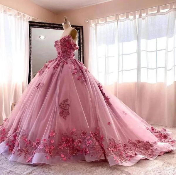 Vestidos Vestidos de quinceañera de color rosa intenso Apliques florales en 3D Rebordear Moderno Hombro con cordones Corsé Princesa Vestidos de fiesta De 15 años