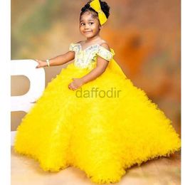 Vestidos encantadores vestidos de niña de flores amarillas para niños de cuello transparente corbata de lazo con cuentas que usa 240308
