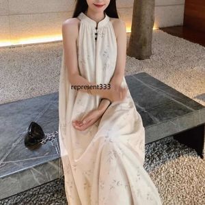 Robes New Chinese Temperament Vacation Style sans manches robe de cou de suspension pour le collier debout haut de gamme d'été pour femmes