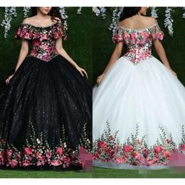 Robes de broderie quinceanera le 2020 Roufles de perles à l'épaule florale de 2020 robe de bal sur mesure Sweet 16 Ocn Forme