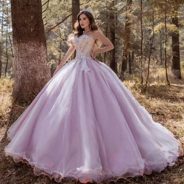 Robes princesse chérie quinceanera robes 2021 Sweet 15 Ball Robe sans manches Appliques Crystal Light Purple Party Pageant Robe