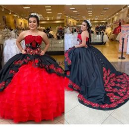 Jurken Quinceanera en Black Red 3d Floral Applique kralen Strapless Sweep Train Satin Custom Made Sweet 15 16 Prom Princess Ball Jurk Vestidos