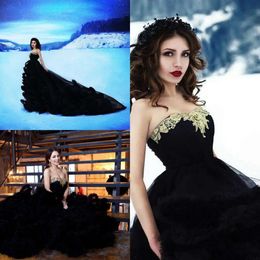 Robes volants Quinceanera 2021 Black Made Cous en cœur décolleté en dentelle en or applique Princesse perlée Sweet 16 Boule de bal d'anniversaire