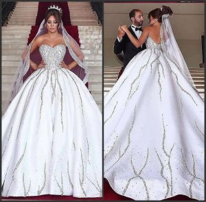 Robes robes de bal en satin perlé sans bretelles plus robe de mariée de taille Dubaï