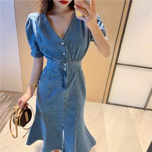 Robes D'été Col En V Bouffée À Manches Courtes Denim Sirène Robe Femmes Mince Simple Boutonnage Wrap Hanche Trompette Robe Rétro Casual 210610