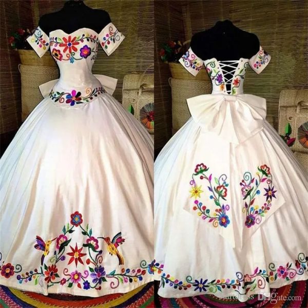 Robes vintage Robe de mariée colorée mexicaine 2024 Broidered Elegant Short Manches Satin Corset Country Robe nuptiale Robe de bal Tradiati
