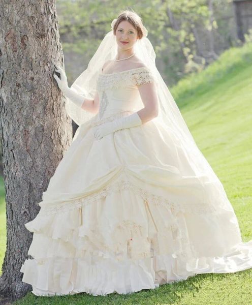 Robes Vintage Puffy une ligne robes de mariée sur l'épaule victorienne Civil War Steampunk Gothic appliquée en dentelle robes de mariée vestidos de nov