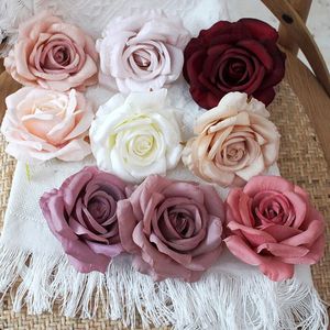 Fleurs séchées 30pcsLot 9cm10CM Grande Rose Blanche Soie Artificielle Têtes De Fleurs DIY Décoration De Mariage Guirlande Scrapbooking Artisanat Faux 230613