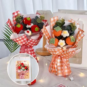 Gedroogde Bloemen Creatieve Aardbei Gehaakte Bloem Boeket Handgeweven Persimmon Bloemboeket met Lichtsnoer Lerarendag Cadeau 230711