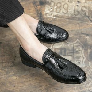 Rijden Tassel Sociaal lederen Loafers Krokodilpatroon Flats Men Elegante mocassins zwarte casual schoenen