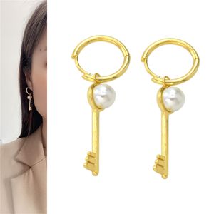 Druppel oorbellen voor vrouwen hoogwaardige metaal 18 k Plated Stud Dange Key Pearl Charm Luxury merkaccessoires Bijoux femme cadeau charmante vriendschap klein luxe meisje