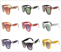 Louilles de soleil de créateurs de nouvelles marques conduisant des lunettes de soleil entières Fashion Sunglasses Fashion pour hommes et femmes avec cas2748686