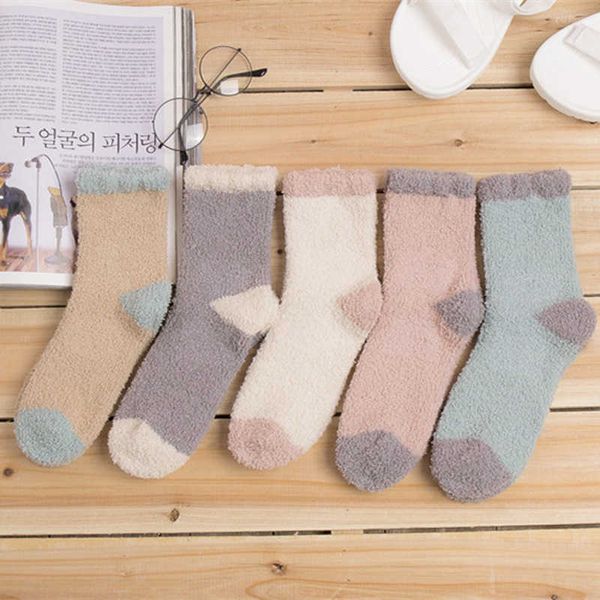 Chaussettes floues d'hiver Oem/odm pour femmes, broderie personnalisée, sol intérieur épais en molleton de corail chaud pour femmes, livraison directe