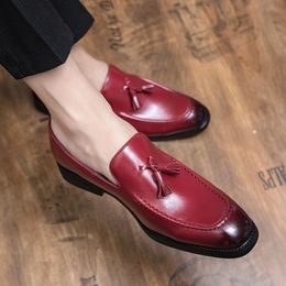 Mocasines rojos de oficina para hombre, elegantes zapatos de vestir diarios para hombre, zapatos de boda elegantes con borlas deslizantes de talla grande