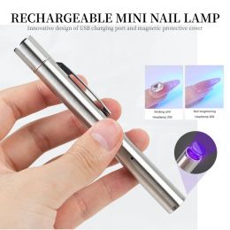 Drogers mini uv licht voor gel nagels USB oplaadbare LED -nagellamp met magnetische zuigdeksel draagbare UV -zaklamp voor manicure