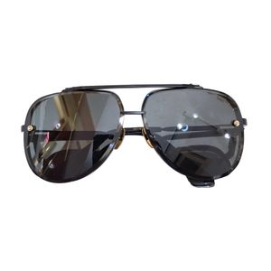 DT EIGHT diseño original gafas de sol negras de viaje metal ligero simple fresco hombres y mujeres montura grande en forma de sapo gafas de sol de baile verdes graduales UA400 Protección UV